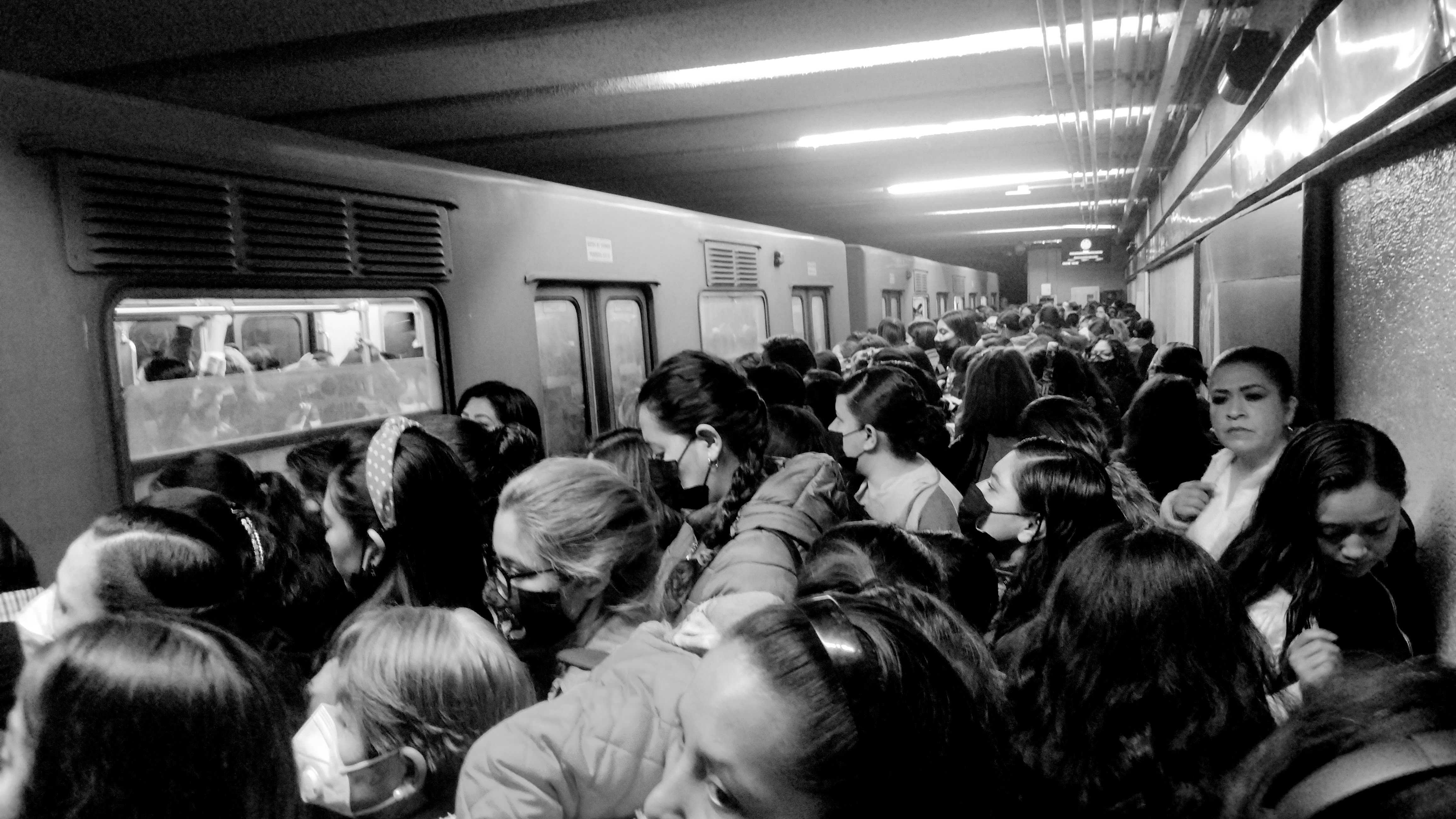 mujeres metro cdmx.jpg