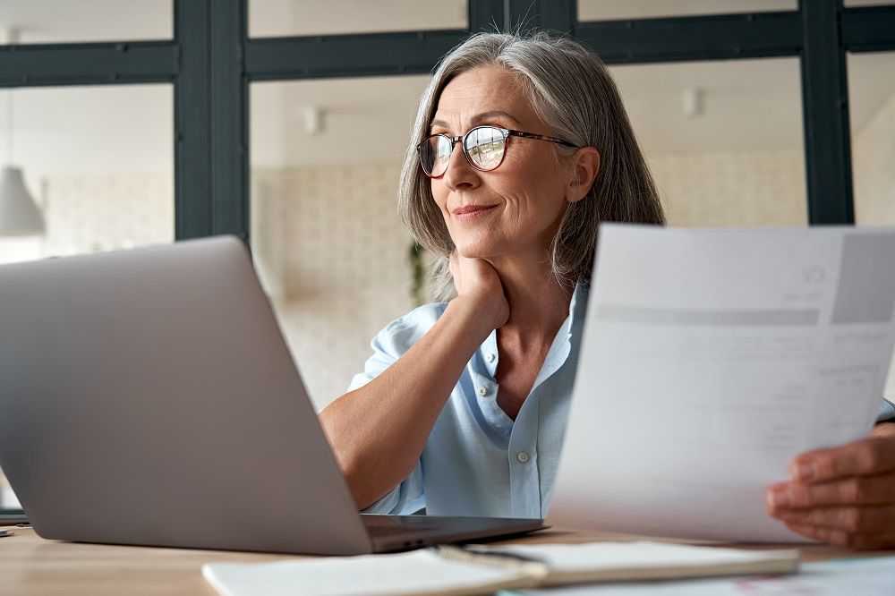 adulta mayor trabajando/ Foto: Shutterstock